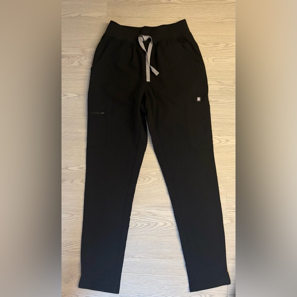 Figs (BRAND NEW WITH ALL TAGS INTACT) Black High-Waisted Yola Skinny Scrub Pants